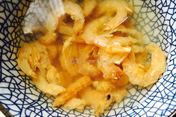 猪肉虾米白菜饺子的做法图解2