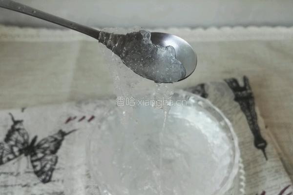  冰糖炖桃胶皂角米雪燕糖水的做法图解5
