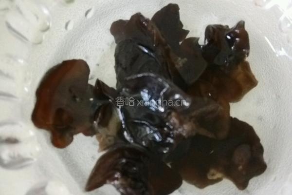 西芹木耳的做法图解3