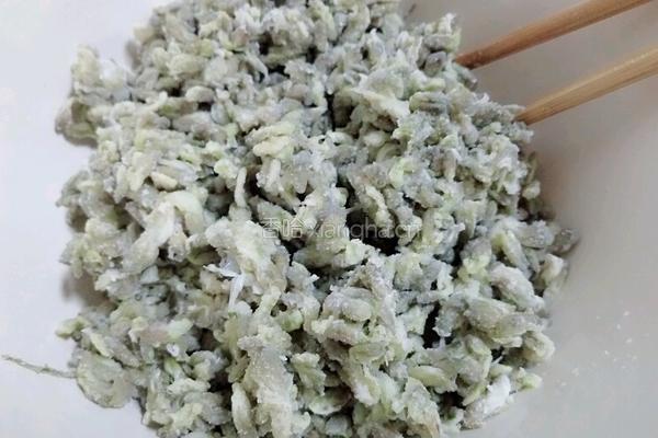 蒸槐花的做法图解9