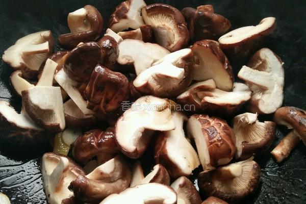香菇胡萝卜炒肉片的做法图解6
