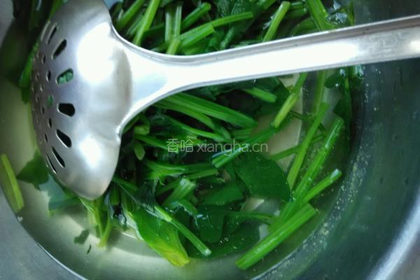 凉拌蒜末菠菜的做法图解7