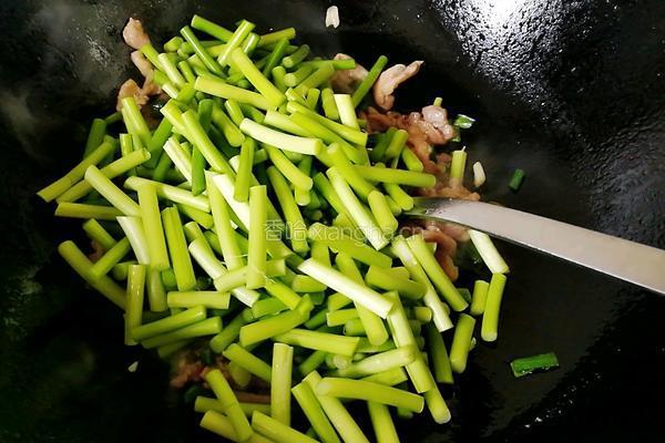 蒜苔炒肉丝的做法图解6