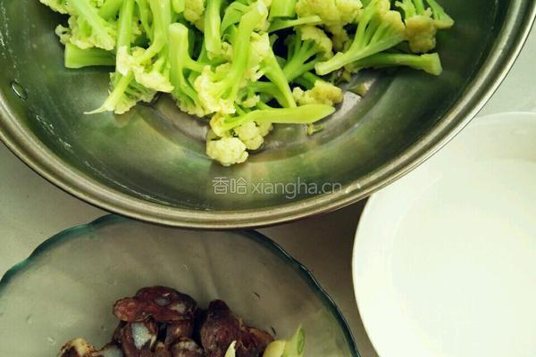 香肠炒菜花的做法图解4