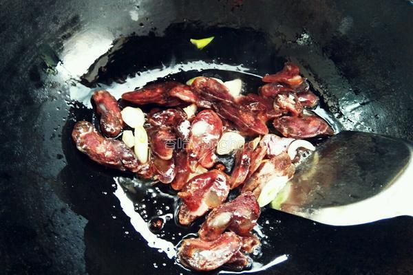 香肠炒菜花的做法图解5