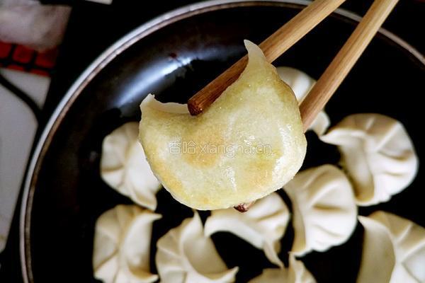 五彩抱蛋煎饺的做法图解5