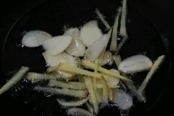 豌豆炒火腿的做法图解3