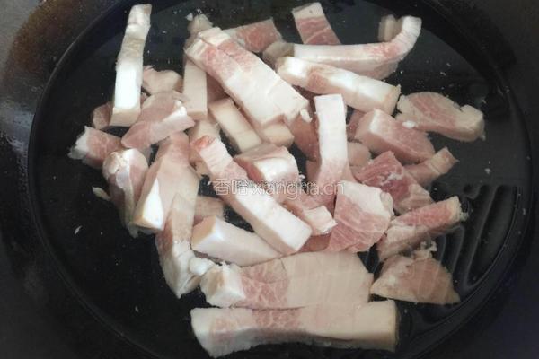 五花肉炖土豆的做法图解2