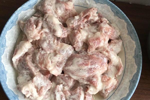 菠萝咕噜肉的做法图解2