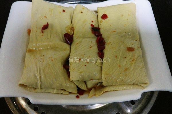 虾仁杂蔬腐皮卷的做法图解5