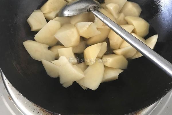 蛤蟆炖土豆的做法图解5