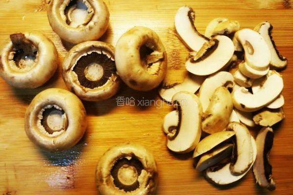 口蘑炒西芹的做法图解2