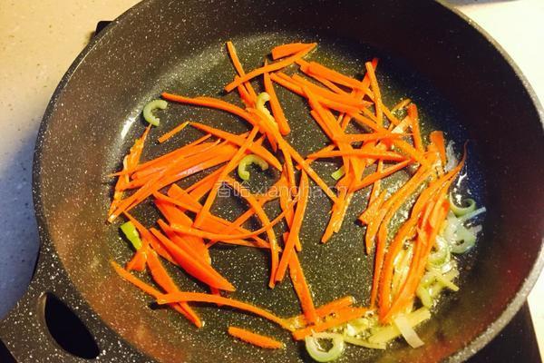 口蘑炒西芹的做法图解9