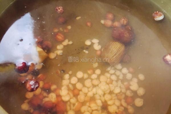 安神滋润莲子汤的做法图解7