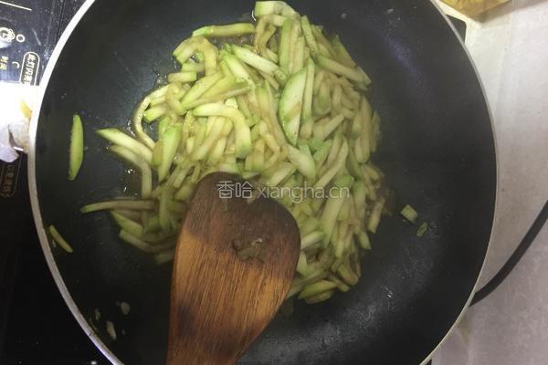 西葫芦鸡蛋打卤面的做法图解3