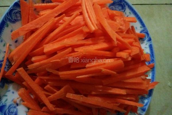 胡萝卜炒肉的做法图解2