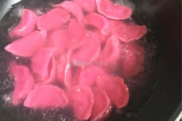 香菇猪肉馅火龙果饺子的做法图解8