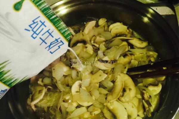 蘑菇培根白汁意面的做法图解8