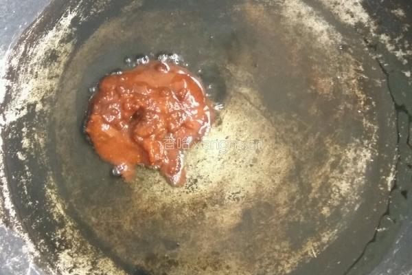 肉丝蒜苔炒饼的做法图解2