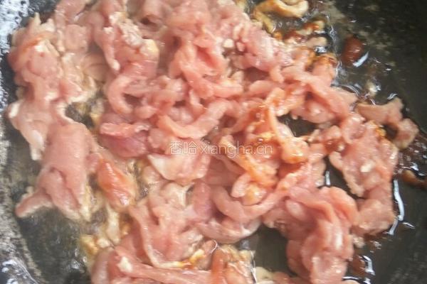 肉丝蒜苔炒饼的做法图解3