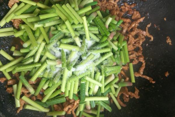 肉丝蒜苔炒饼的做法图解6
