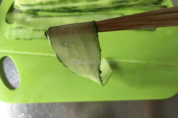凉拌木耳黄瓜的做法图解5