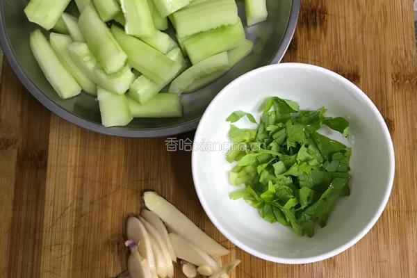 青瓜螃蟹汤的做法图解1