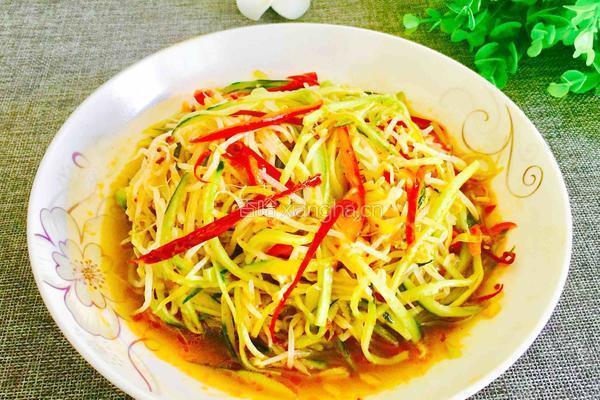 凉拌黄瓜绿豆芽的做法图解12