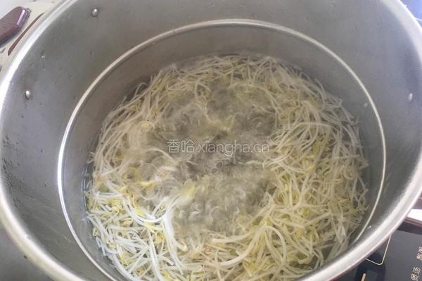 凉拌黄瓜绿豆芽的做法图解3