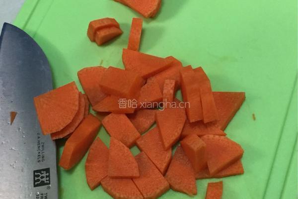 胡萝卜牛奶花卷的做法图解2