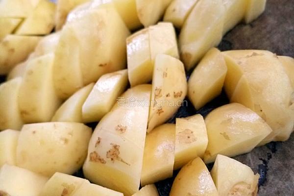 土豆块炖肉的做法图解4
