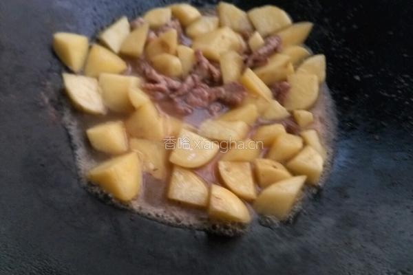 土豆块炖肉的做法图解12
