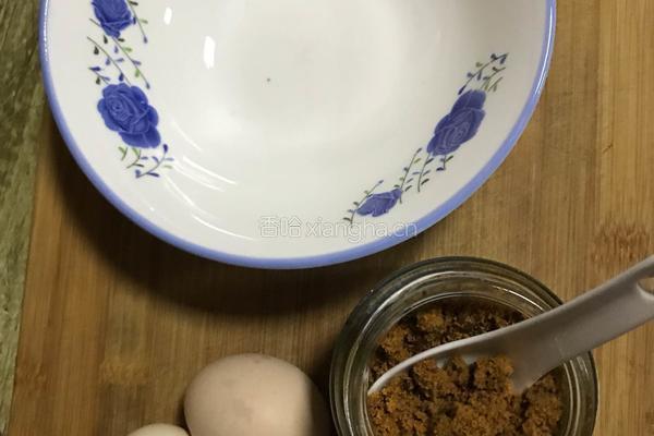 红糖老酒炖蛋的做法图解1