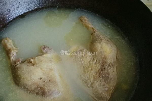 莲藕戏鸭汤的做法图解1