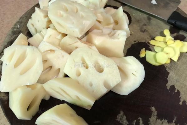 花生莲藕大骨汤的做法图解3