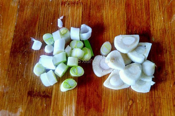 红烧肉香菇胡萝卜焖饭的做法图解3