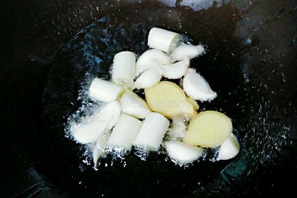香辣油焖大虾的做法图解2