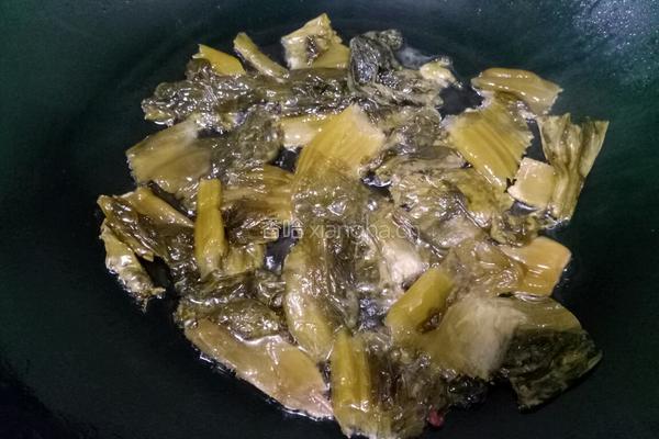 酸菜苦笋汤的做法图解5