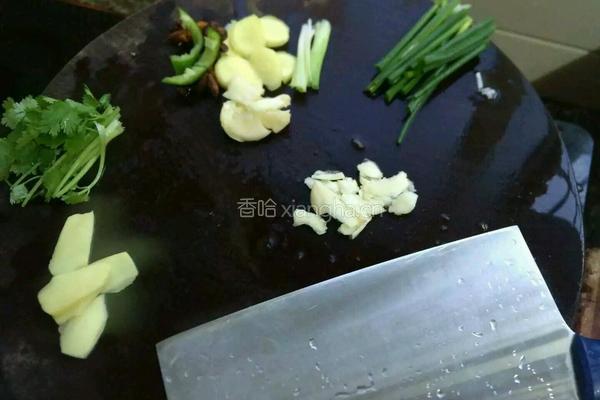 鲫鱼汤的做法图解2
