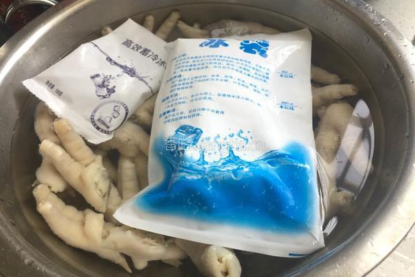 酸辣鸡脚的做法图解3