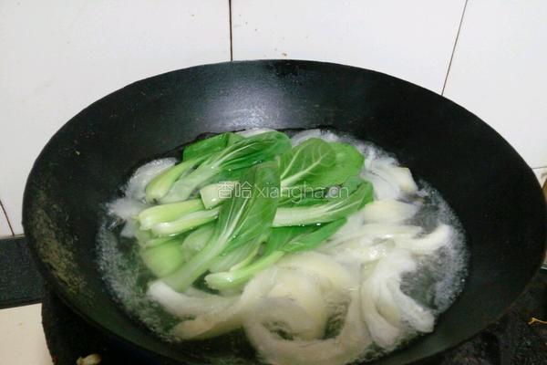 老黄瓜粉丝木耳汤的做法图解3