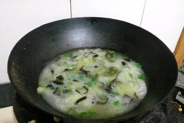 老黄瓜粉丝木耳汤的做法图解4