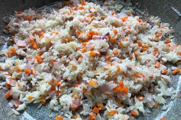 咸鱼鸡粒炒饭的做法图解10