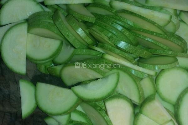 蚝油炒嫩瓜的做法图解1