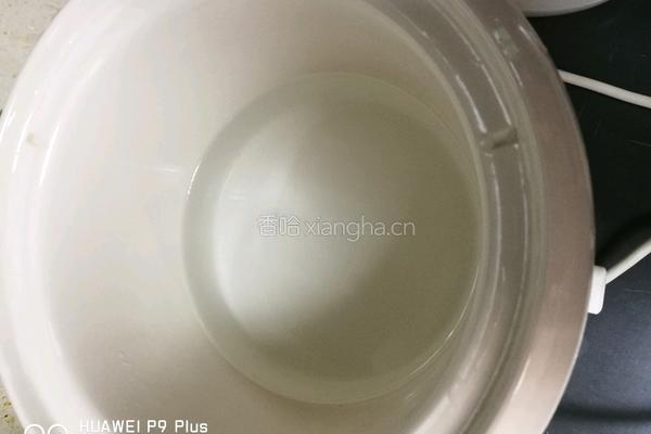 红豆薏米糖水粥的做法图解1