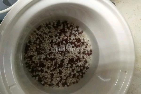 红豆薏米糖水粥的做法图解3
