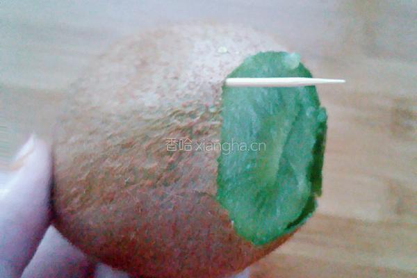 酸奶水果冰棒的做法图解3
