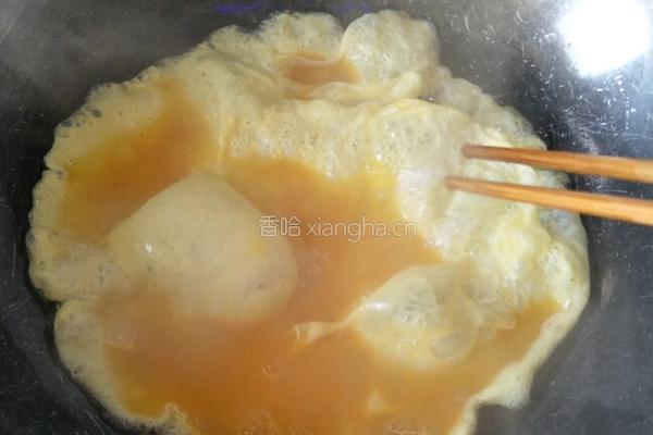 蒜台炒鸡蛋的做法图解3