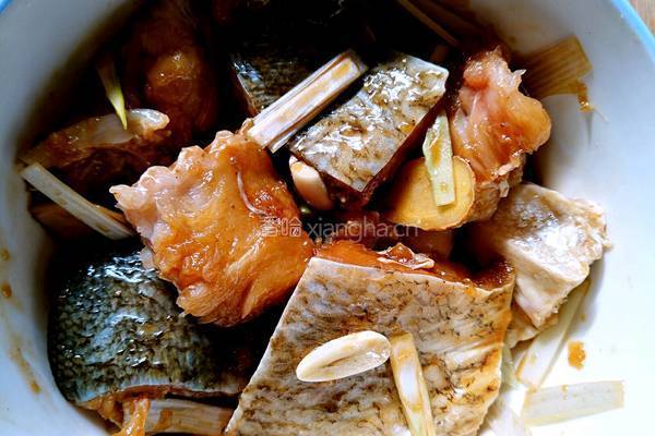 鱼块炖豆腐的做法图解2