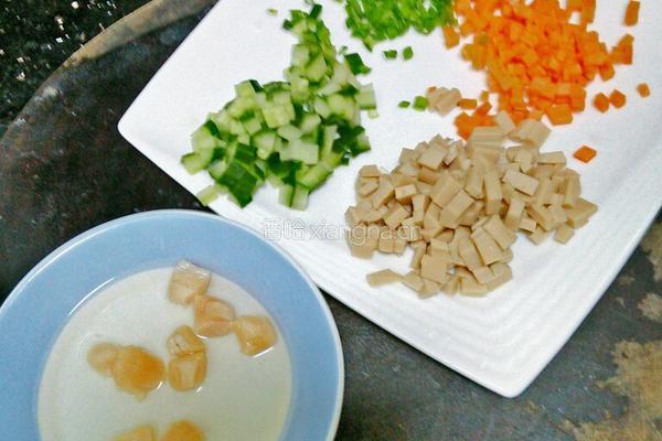 瑶柱火腿肠炒饭的做法图解2